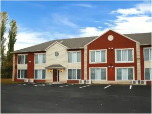 Travelodge by Wyndham Drummondville