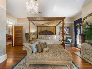 Ross Mansion Bed & Breakfast