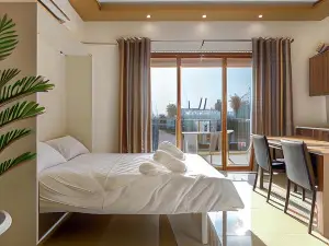 Gem Beachfront Apt with Amazing Bay and Sea Views