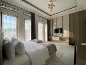 Toba Retreat Mansion and Villas