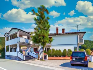 Apartments and Rooms Lago Rupa