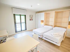 Apartamentos Plaza de Santiago - Estudios Turisticos - 1 Llave