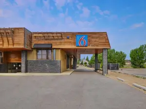Motel 6 Brooks, AB