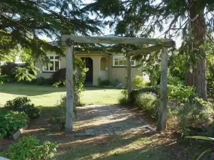 Riverside B & B