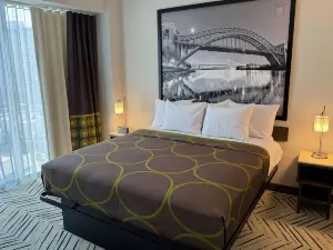 Super 8 by Wyndham Bronx Near Stadium