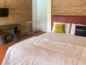 Urbanview Hotel Villa Q Gisting by RedDoorz