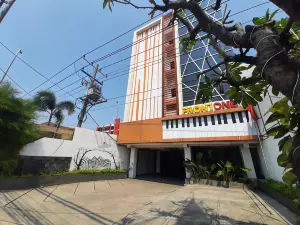 Front One Inn Semarang