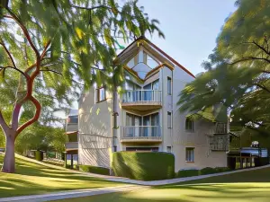 Pinnacle Apartments