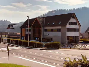 Na Vasi Restavracija in prenočišča