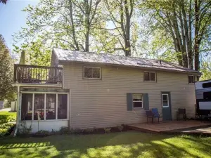 Cozy 3-Bedroom Beach Cottage