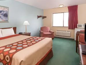 Super 8 by Wyndham Woodstock
