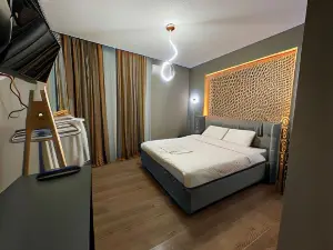 Grand Jnk Boutique Hotel