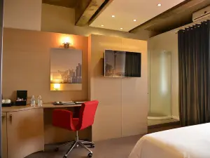 Reef Hotel