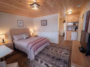 The Snowshoe Lodge