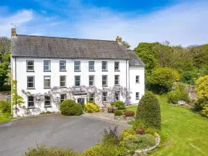 Cuffern Manor