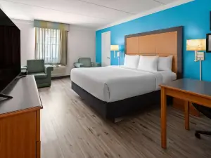 La Quinta Inn by Wyndham Pittsburgh Airport