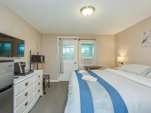Lake Shore Farm Inn
