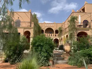Charming Guest House with Pool for 6 People #1
