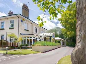 Forest Lodge Hotel