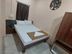 Iroomz City Lite Lodge
