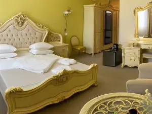 Lexx Hotel