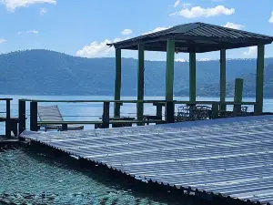 Entre Amigos en El Lago