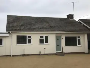 Inviting 2-Bed Bungalow in Heacham with Spa Bath