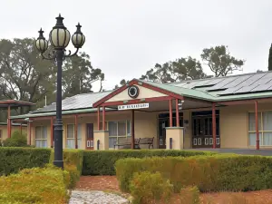 Sanctuary House Resort Motel
