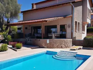 Almond Villa, Peaceful, Stunning Views, Private Pool, Wifi & Wheelchair Friendly