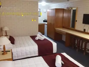 Tabourie Lake Motor Inn