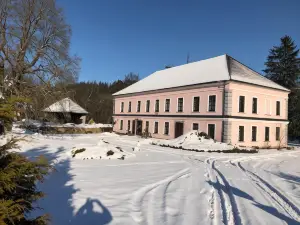 Hotel Castle Mlýn Maděrovka