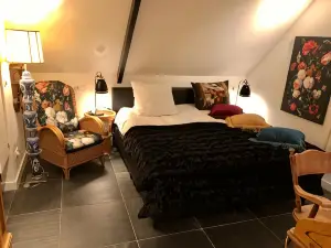 The Black Horse B&B & More
