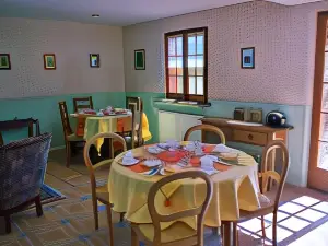 Chambre Africaine Confortable Avec Une Belle Vue à Futeau - FR-1-585-112