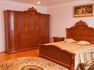 Фэмили Хаус (Family House)