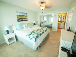 Gorgeous Ocean Views! Welcome to Bella Breeze! BeachFront 2Br 2BA