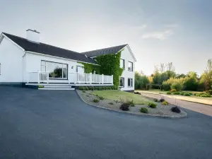 The Waterfront House Country Home