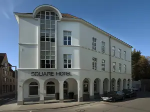 Square Hotel