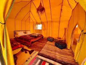 틴포우 사막 캠프