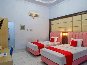 RedDoorz Plus Syariah Near Stasiun Pekalongan 2