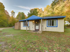 400-Acre Outdoor Enthusiasts Lodge in Mancelona!