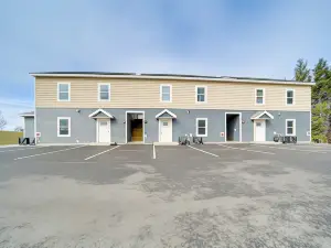 Erie Condo ~ 4 Mi to Lake w/ Golf Course Views!