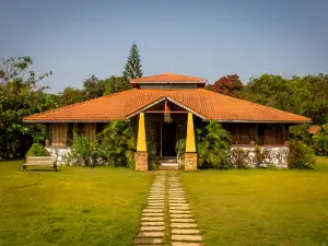 Shangri-La Jungle Village Resort