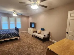 Spacious 4 bedroom Downtown Clarksville