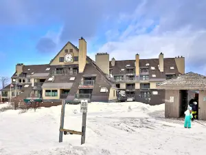 Stunning Mountain Views and Indoor Pool - Cozy Ski Retreat