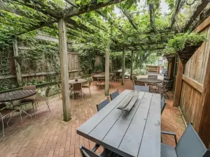 James Buchanan Hotel, Trademark Collection by Wyndham