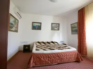 Family Art Hotel Gallery
