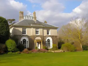 The Lynch Country House