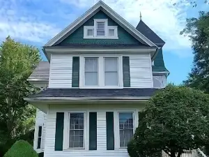 Victoria House a Comfortable Country Feel. Close to Sahlen's Sports Park.