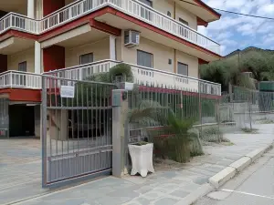 Anestis Apartments & Rooms