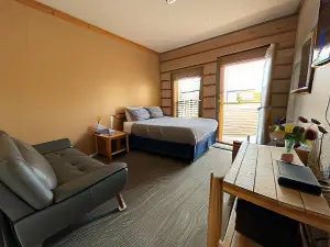 Bear's Claw Lodge